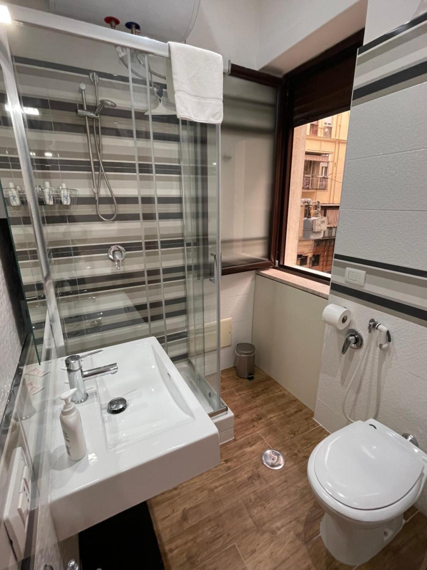 Regal Apartment *